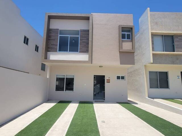 #111 - Casa para Venta en Tijuana - BC - 1