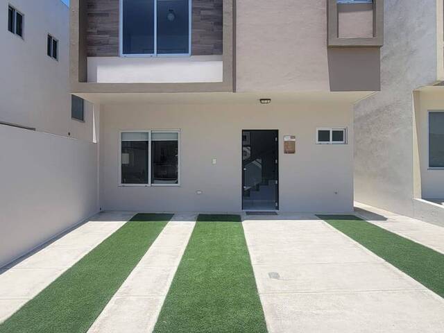 #111 - Casa para Venta en Tijuana - BC - 2